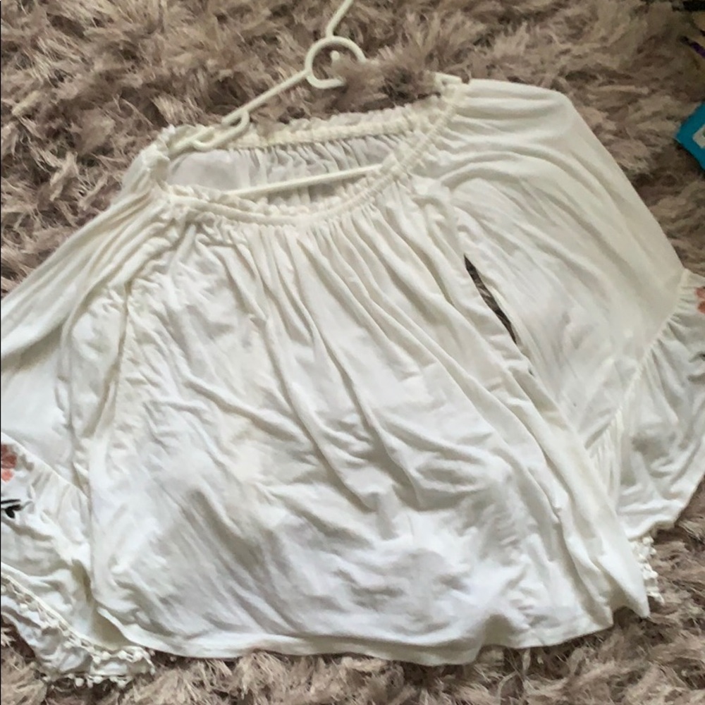 Long sleeve flowery blouse with embroidery
